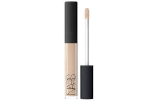 NARS Brightening And Smoothing Concealing Honey, Brightening Long Lasting Makeup, Non Crumbling Moisturizing