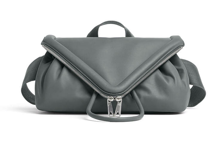 Bottega Veneta Beak Cow Leather Fanny Pack Men's Gray