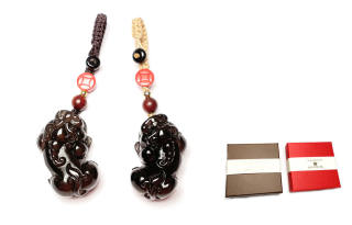 MOUNTAINS AND MANS Keychains Unisex