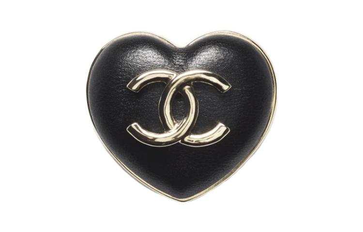 CHANEL CHANEL 2004 Cc Logo Heart Earrings