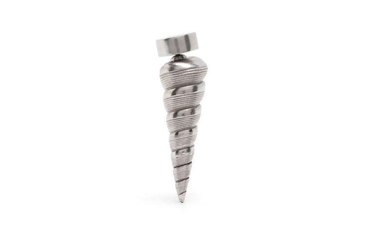 COURREGES Courreges logo-embellished shell earring