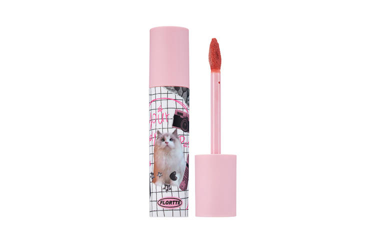 FLORTTE Quirky Emilia Milk Cake Lip Gloss Velvet Easy to Blend Complexion 2.3g