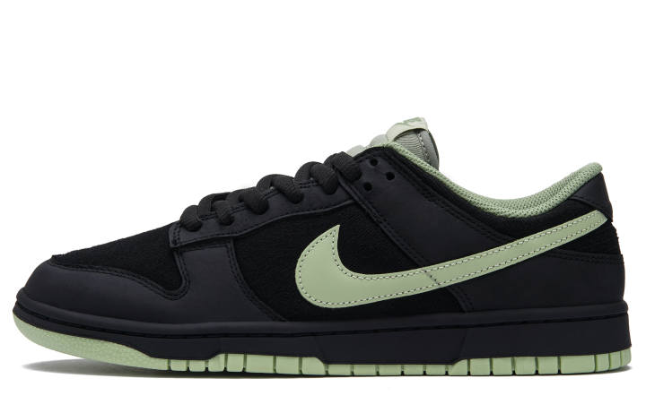 Nike Nike Dunk Green Coral Low top Skateboard Shoes Men's Black Green