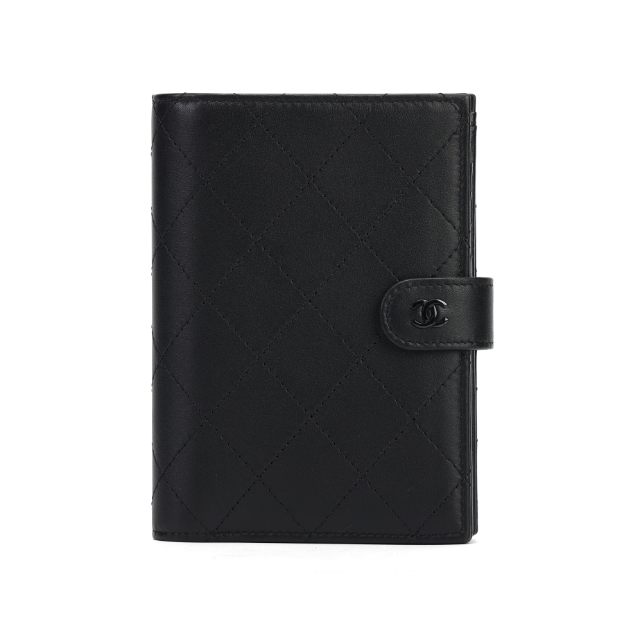 CHANEL Matte Cowhide Passport Card Holder Women's Black