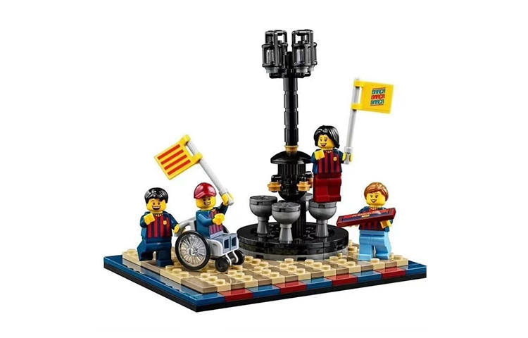 LEGO Classic Collection Barcelona Fan Fiesta Building Blocks 0 300pcs 40485