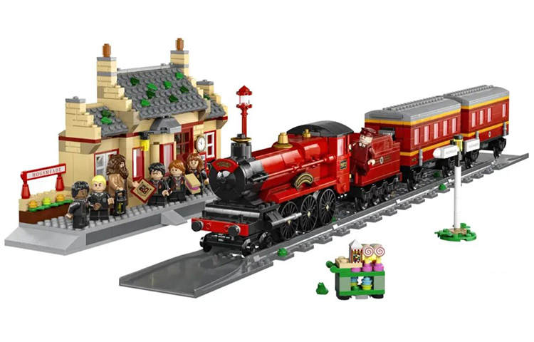 LEGO LEGO Hogwarts Express Train Set With Hogsmeade Station Building Blocks 76423