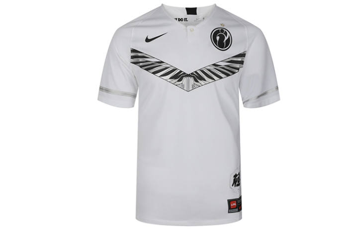 Nike Nike T Shirts Men's White Crew Neck Moderate Straight Fit