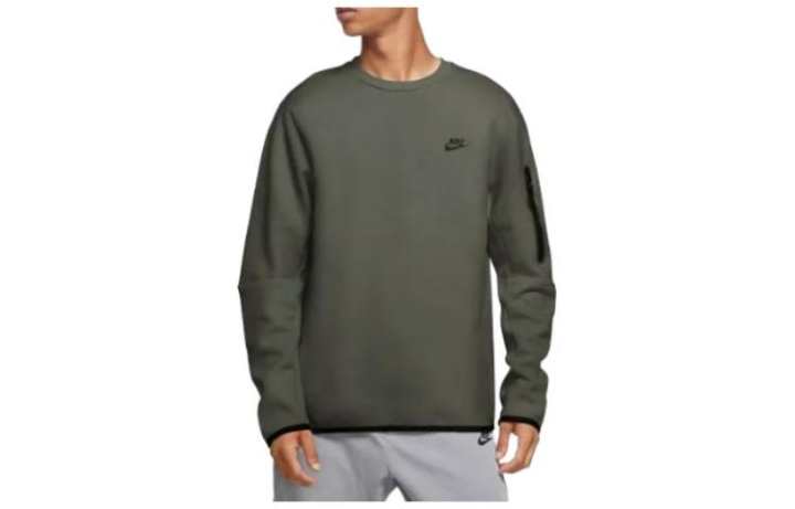 Nike Nike sweatshirt with zip pocket at sleeve