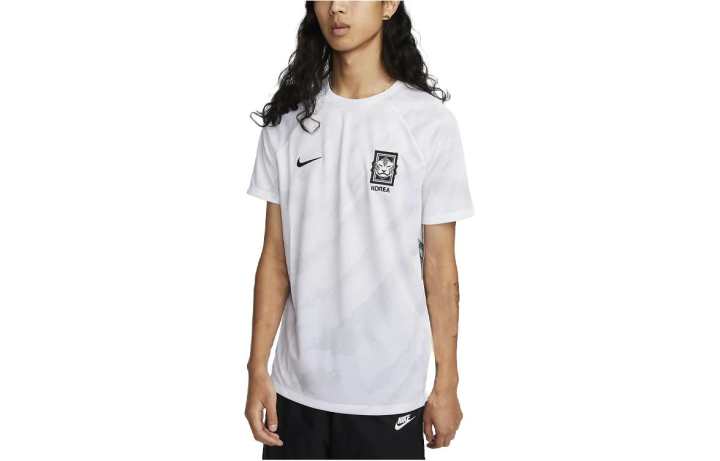 Nike Nike T Shirts Men's White Crew Neck Moderate Straight Fit