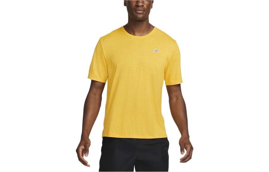 Nike Nike T Shirts Men's Yellow Crew Neck Moderate Straight Fit