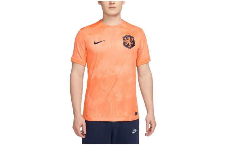 Nike Nike T Shirts Men's Orange Crew Neck Moderate Straight Fit