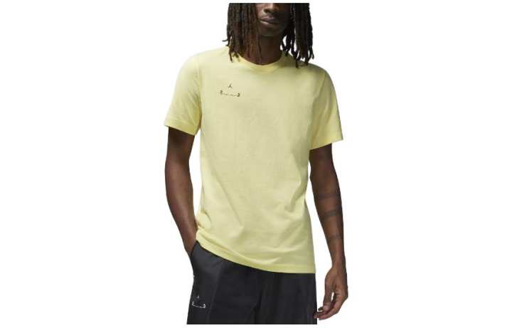 Nike Nike T Shirts Men's Yellow Crew Neck Thin Straight Fit