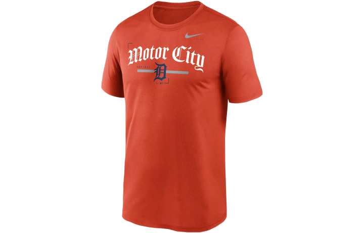 Nike Nike T Shirts Men's Orange Crew Neck Moderate Straight Fit