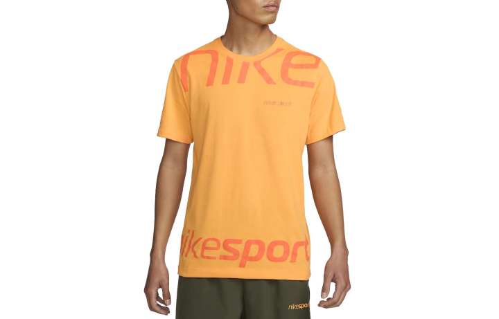 Nike Nike T Shirts Men's Saffron Crew Neck Moderate Straight Fit