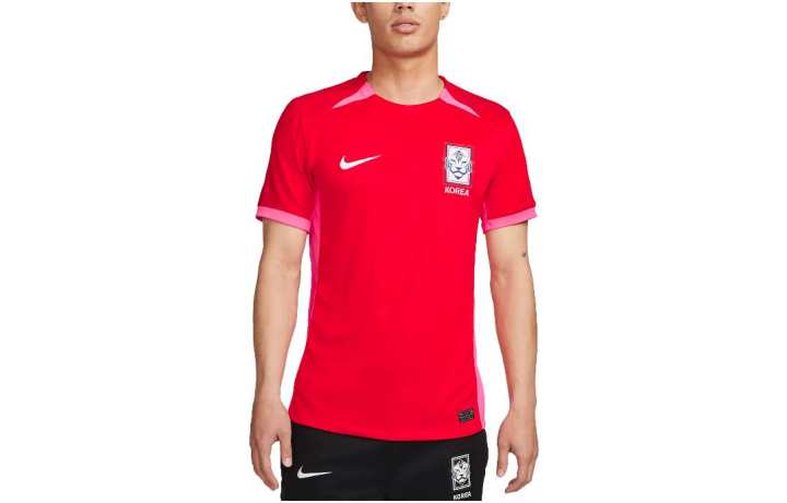 Nike Nike T Shirts Men's Red Crew Neck Moderate Straight Fit