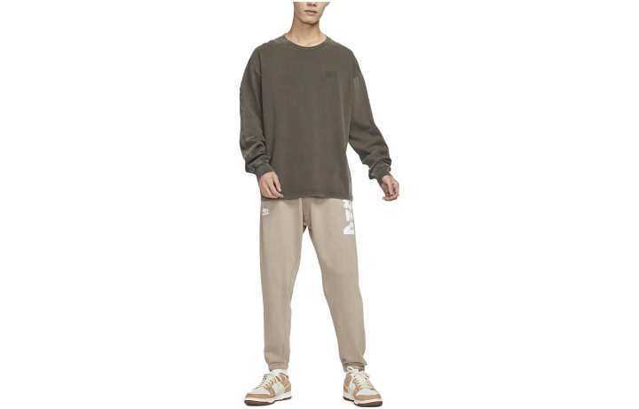 Nike Nike T Shirts Men's Dull Umber Crew Neck Moderate Straight Fit