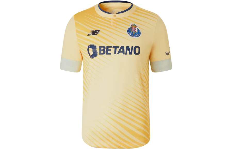 New Balance New Balance T Shirts Men's Yellow Crew Neck Moderate Straight Fit