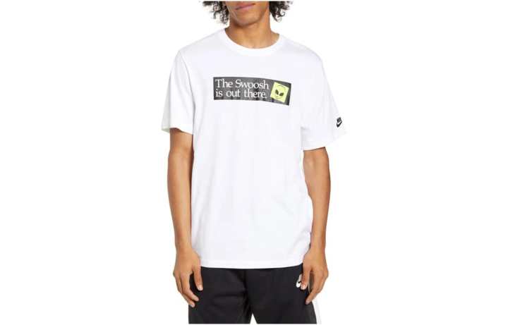 Nike Nike T Shirts Men's White Crew Neck Moderate Straight Fit