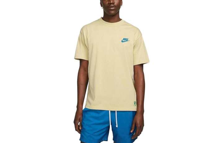Nike Nike T Shirts Men's Yellow Crew Neck Moderate Straight Fit