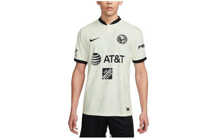 Nike Nike T Shirts Men's Green Moderate Straight Fit