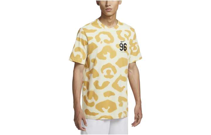 Nike Nike T Shirts Men's Coconut Milk Crew Neck Moderate Straight Fit