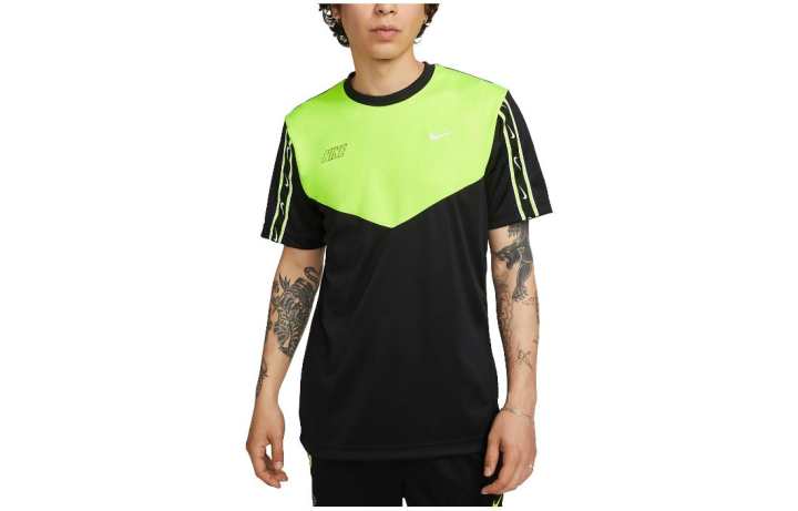 Nike Nike T Shirts Men's Black Green Crew Neck Moderate Straight Fit