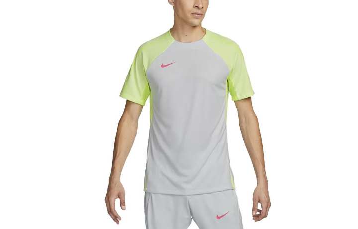 Nike Nike T Shirts Men's Green Crew Neck Moderate Straight Fit