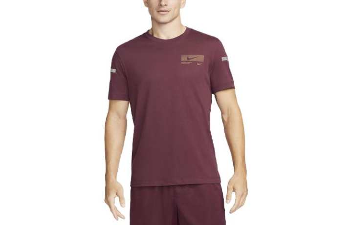 Nike Nike T Shirts Men's Burgundy Crew Neck Moderate Straight Fit