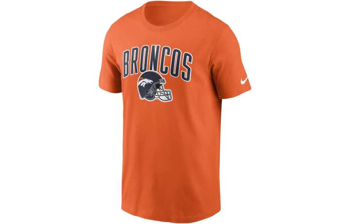 Nike Nike T Shirts Men's Saffron Crew Neck Moderate Straight Fit