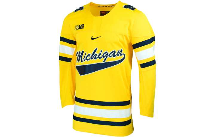 Nike Nike T Shirts Men's Yellow Crew Neck Moderate Straight Fit