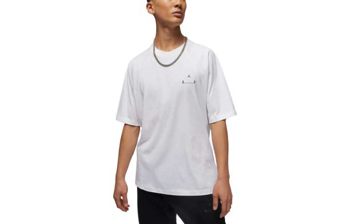 Nike Nike T Shirts Men's White Crew Neck Moderate Straight Fit