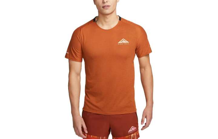 Nike Nike T Shirts Men's Caramel Crew Neck Moderate Straight Fit