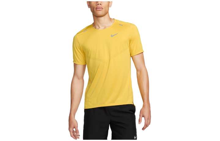 Nike Nike T Shirts Men's Yellow Crew Neck Moderate Straight Fit