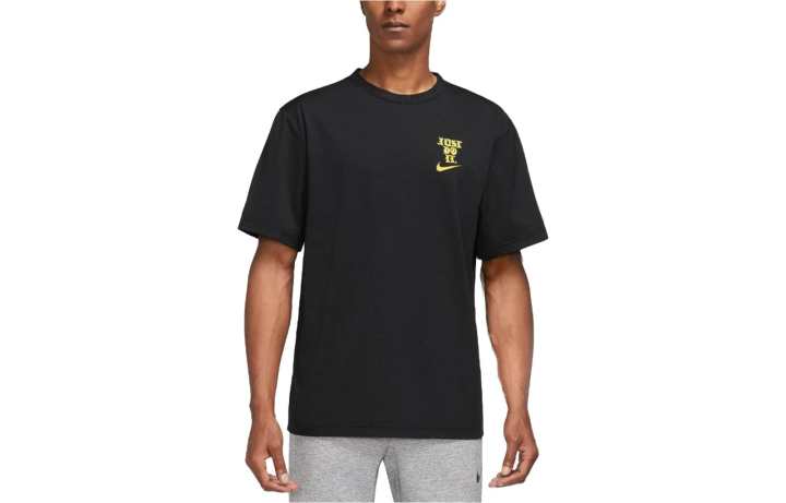 Nike Nike T Shirts Men's Black Crew Neck Moderate Straight Fit