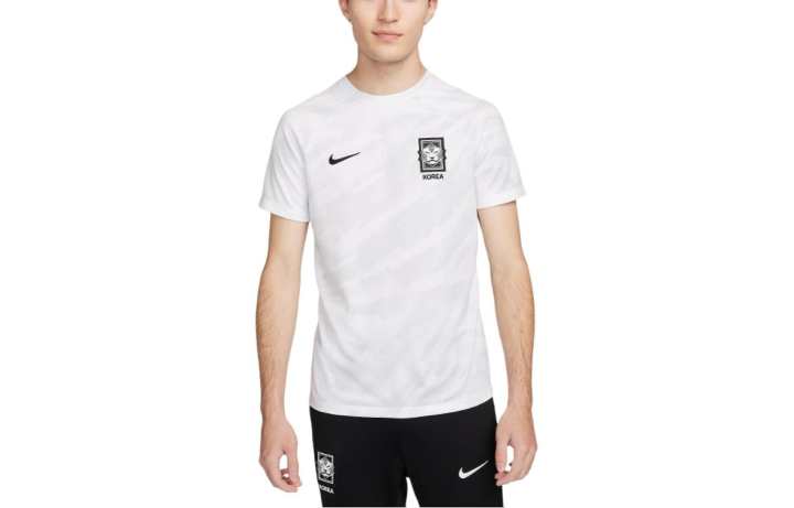 Nike Nike T Shirts Men's White Crew Neck Moderate Straight Fit