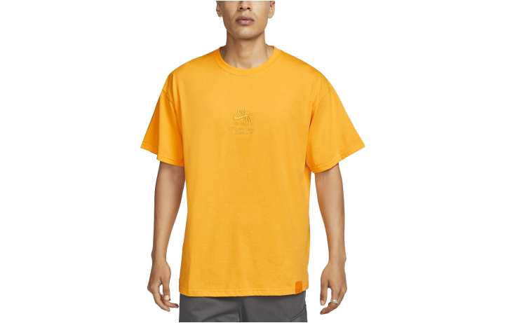 Nike Nike T Shirts Men's Gold Crew Neck Moderate Straight Fit