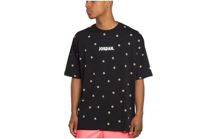 Nike Nike T Shirts Men's Black Crew Neck Moderate Straight Fit