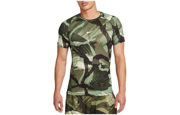 Nike Nike T Shirts Men's Green Crew Neck Moderate Straight Fit