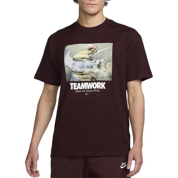 Nike Nike T Shirts Men's Burgundy Crew Neck Moderate Straight Fit