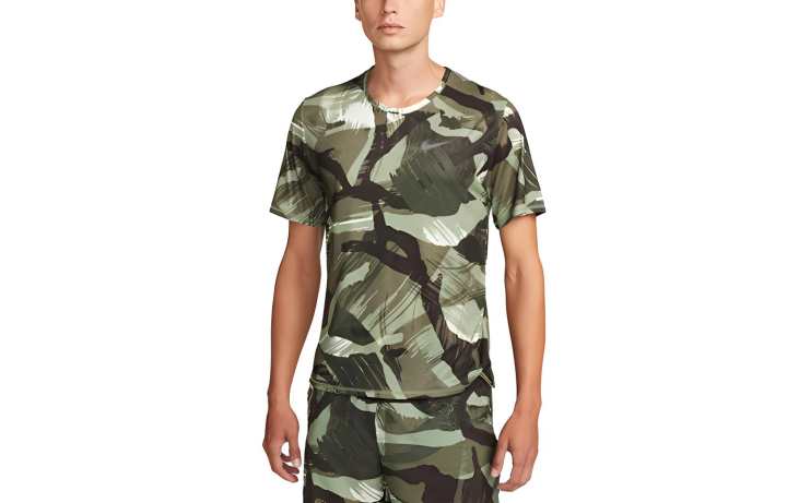 Nike Nike T Shirts Men's Green Crew Neck Moderate Straight Fit