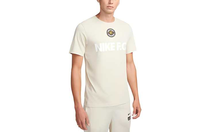 Nike Nike T Shirts Men's Ivory Crew Neck Moderate Straight Fit