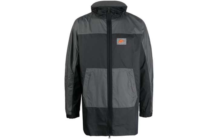 Nike Nike Logo Patch Long Sleeved Windbreaker