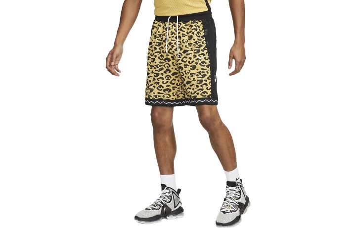 Nike Nike Casual Shorts Men's Wheat Gold Moderate
