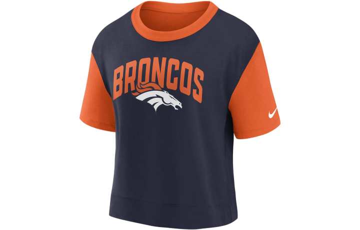 Nike Nike T Shirts Women's Saffron Crew Neck Moderate Straight Fit