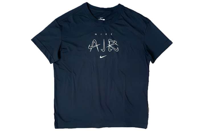 Nike Nike T Shirts Women's Black Crew Neck Moderate Straight Fit