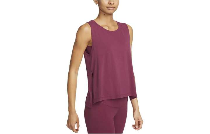 Nike Nike Tank Tops Women's Red Sandalwood Crew Neck Moderate Straight Fit
