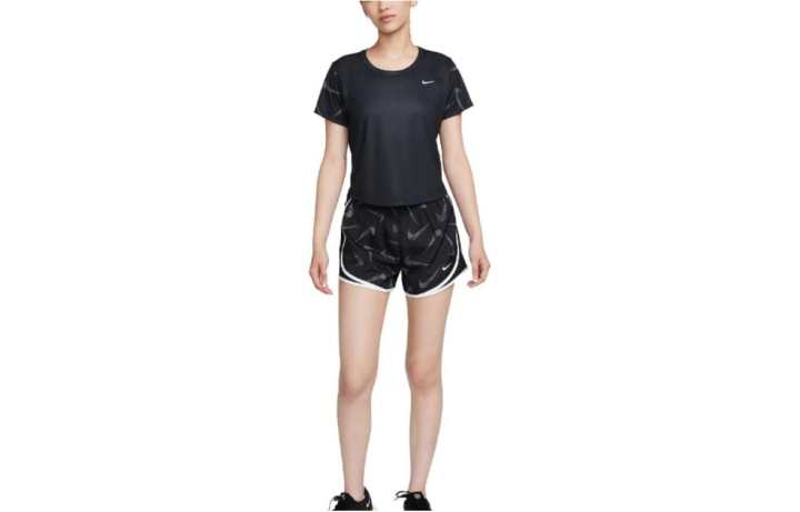 Nike Nike T Shirts Women's Black Crew Neck Moderate Straight Fit