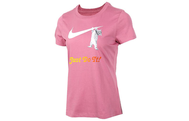 Nike Nike T Shirts Women's Berry Crew Neck Moderate Straight Fit