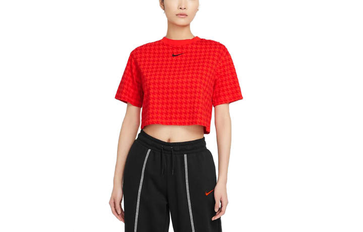 Nike Nike Crop Tops Women's Red Crew Neck Moderate
