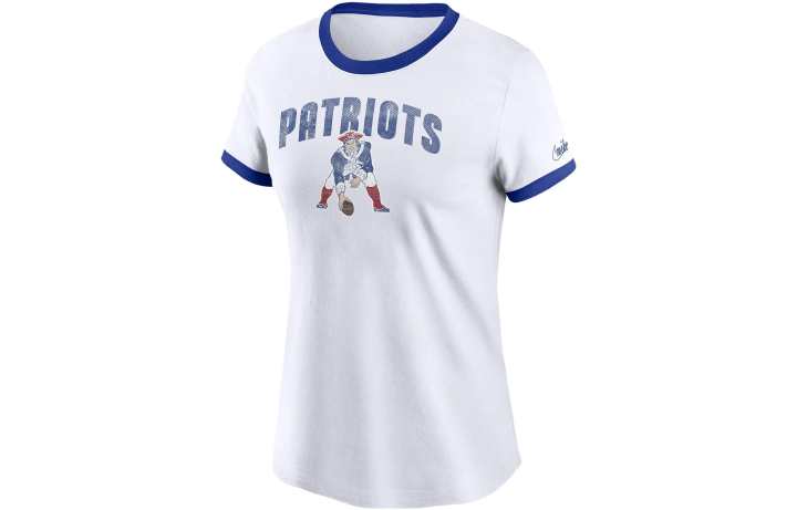 Nike Nike T Shirts Women's White Crew Neck Moderate Straight Fit